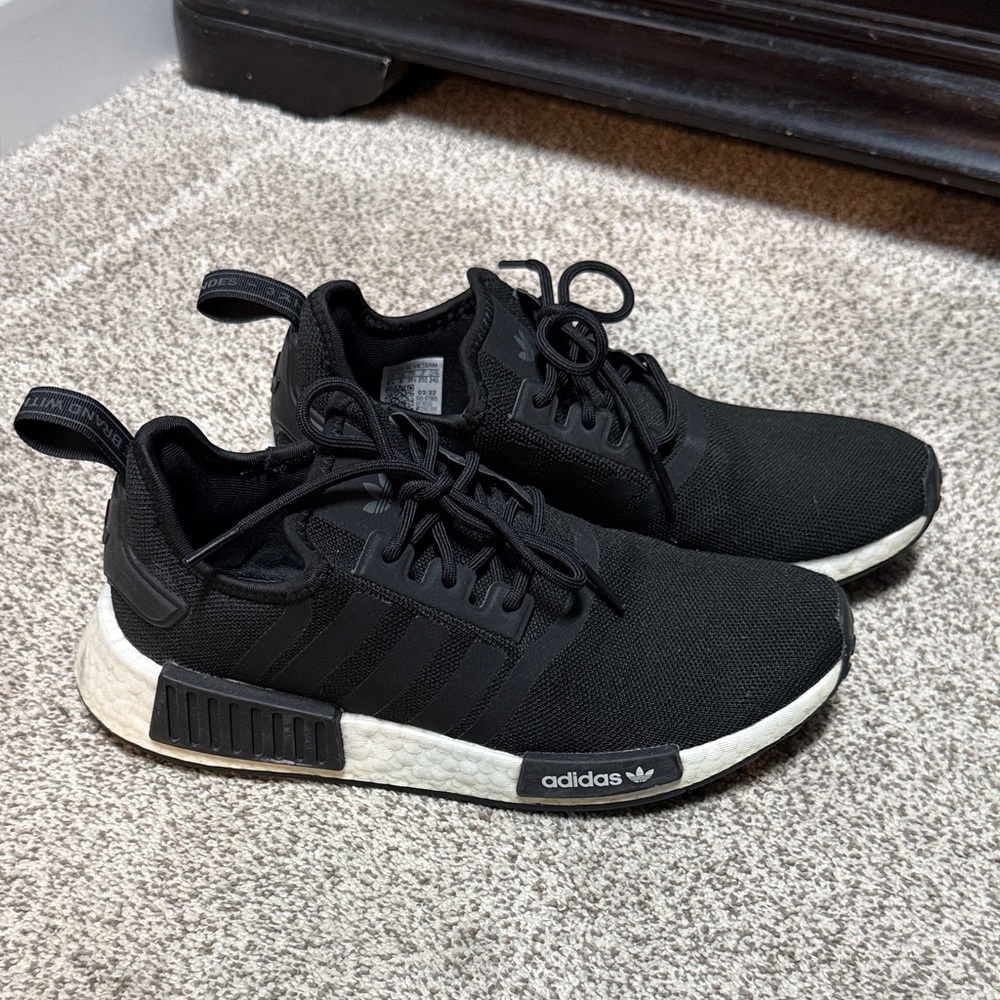 ADIDAS NMD R1 Big Kids 6.5 or Women 8